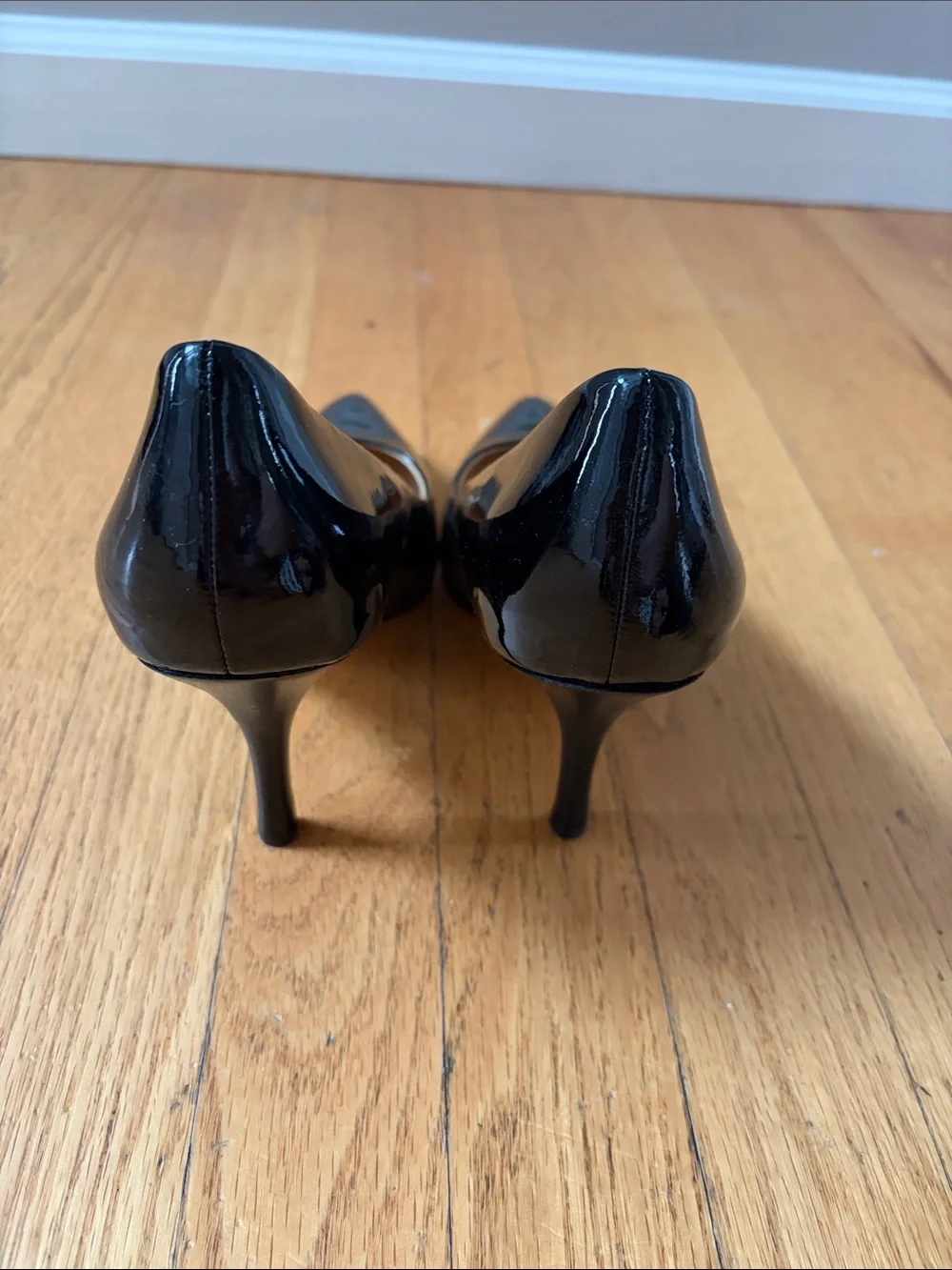 Banana Republic Black Patent Pointed-Toe Pumps size 8